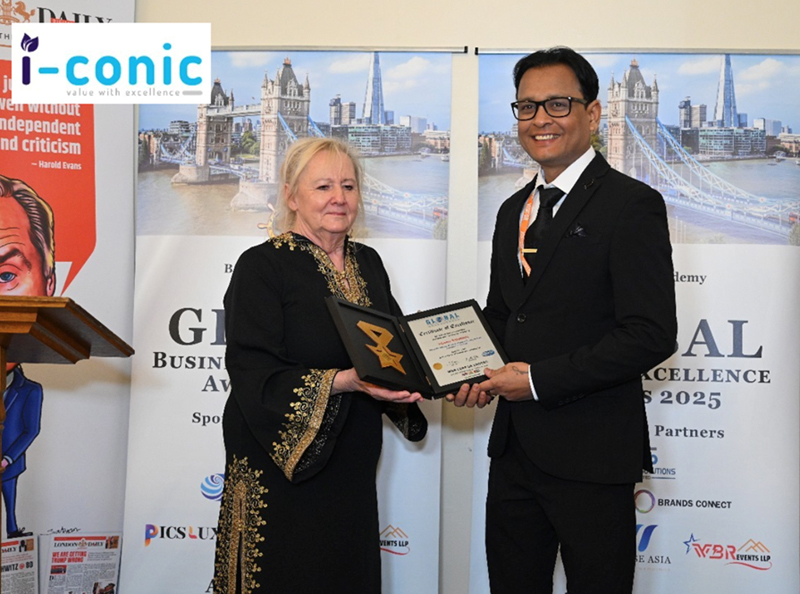 Dr. Pankaj Kumar Akshay receiving the GBE Award from Ms. Carol Tripp