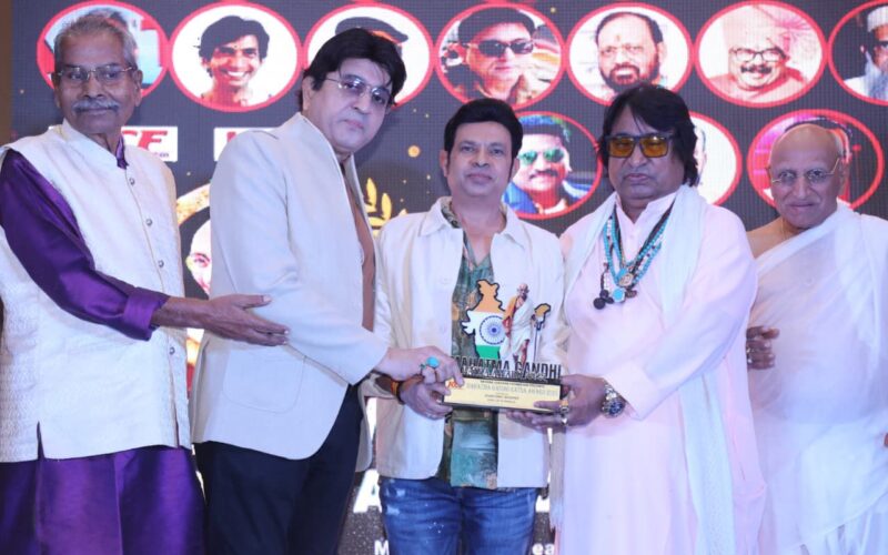 Bollywood Actor Shantanu Bhamare bagged ‘King Of Romance’ Award! (1)